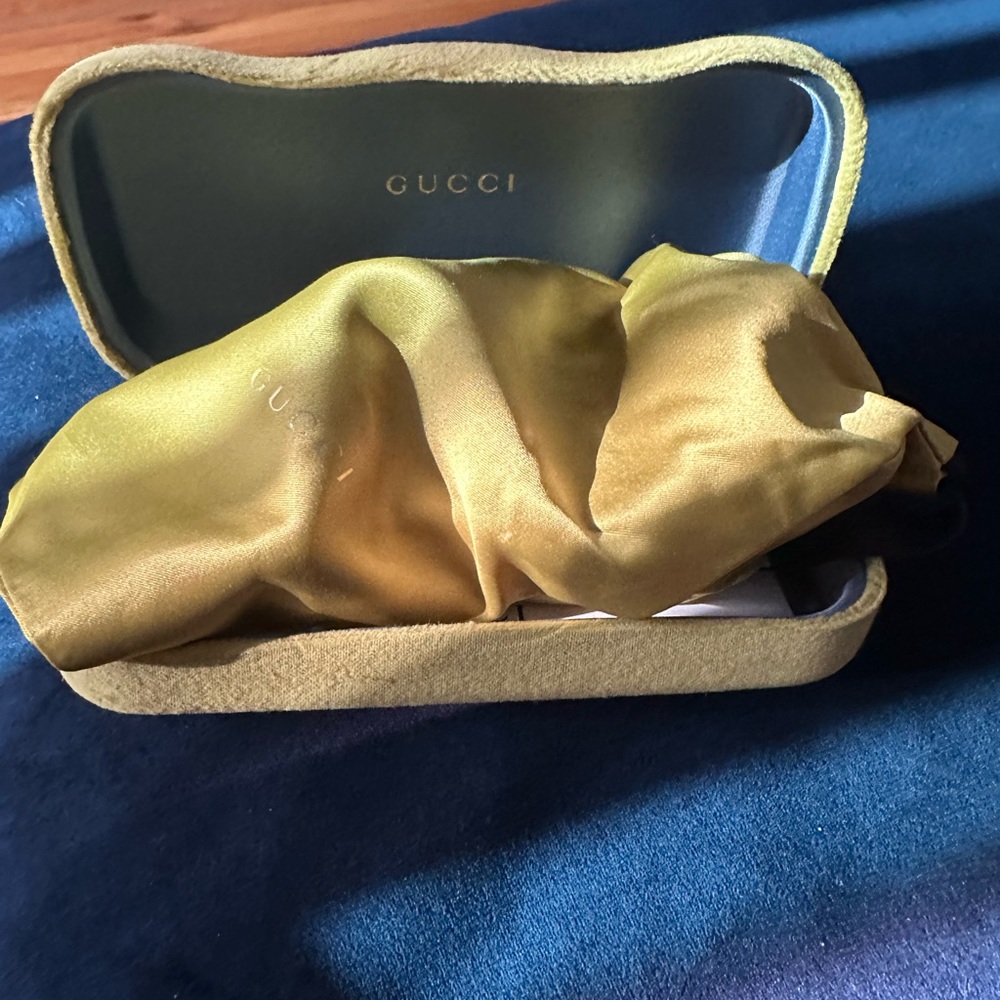 Gucci Sunglasses - Picture 6 of 7